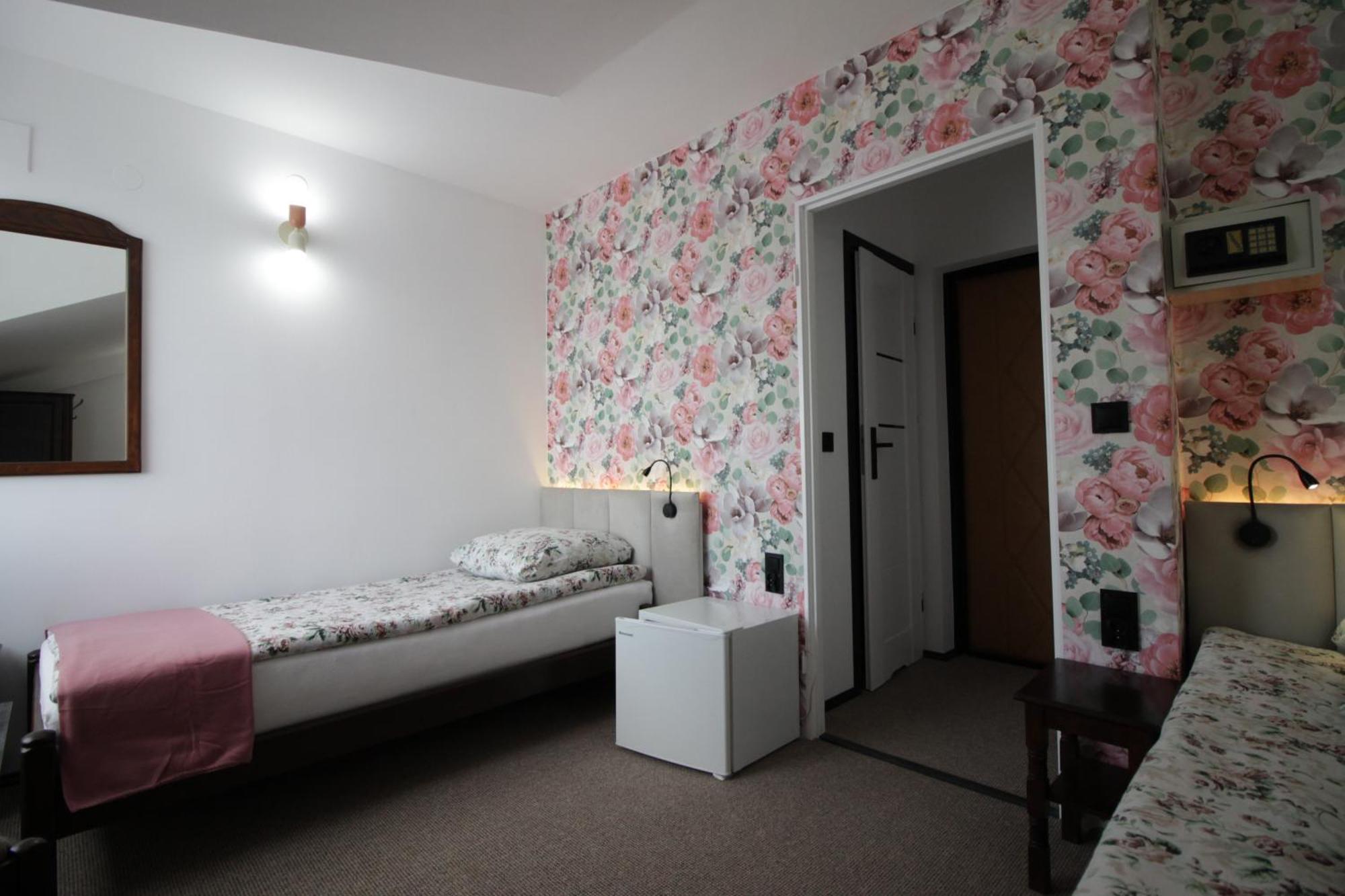 Motel Na Zbojeckiej Skawa Luaran gambar