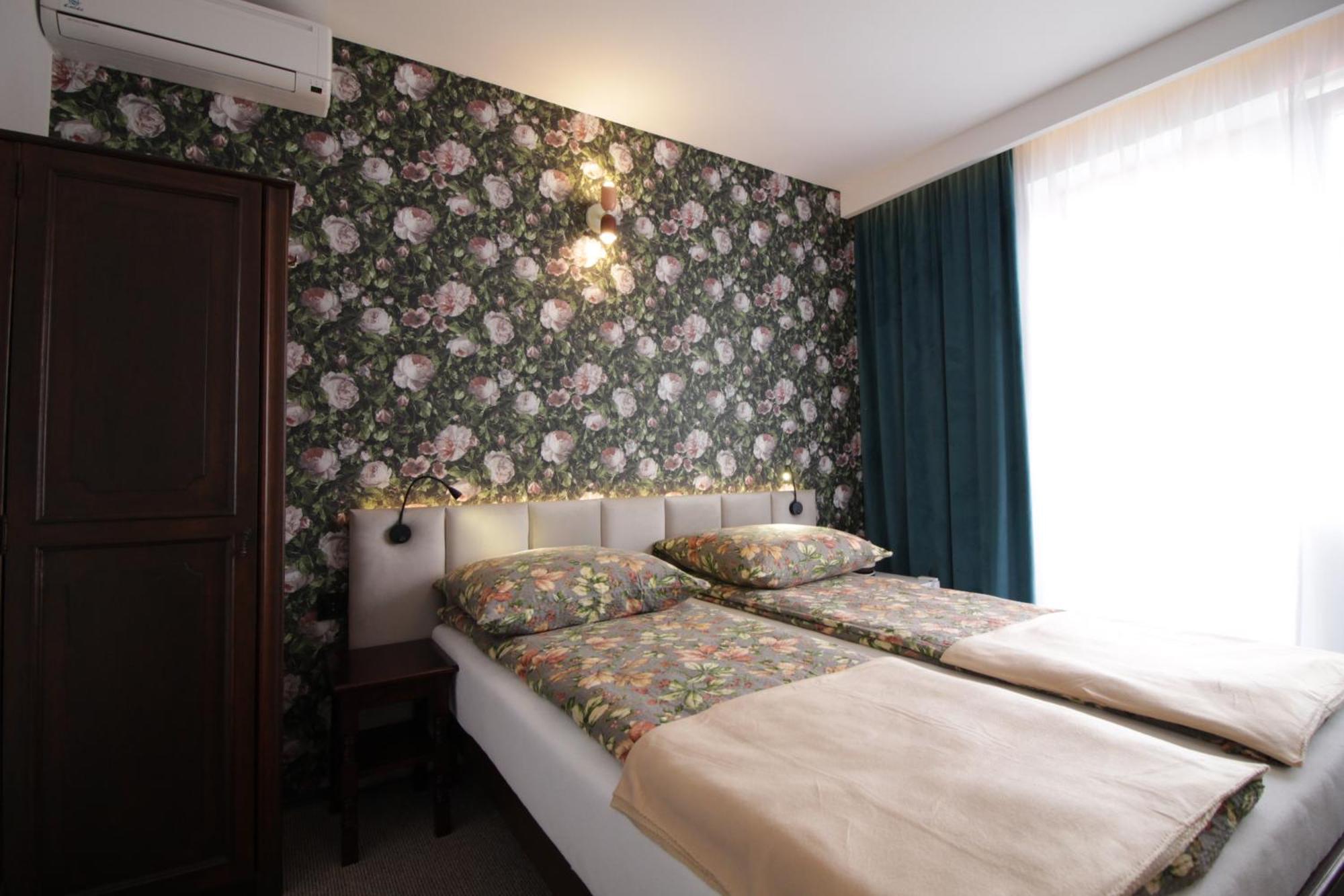 Motel Na Zbojeckiej Skawa Luaran gambar