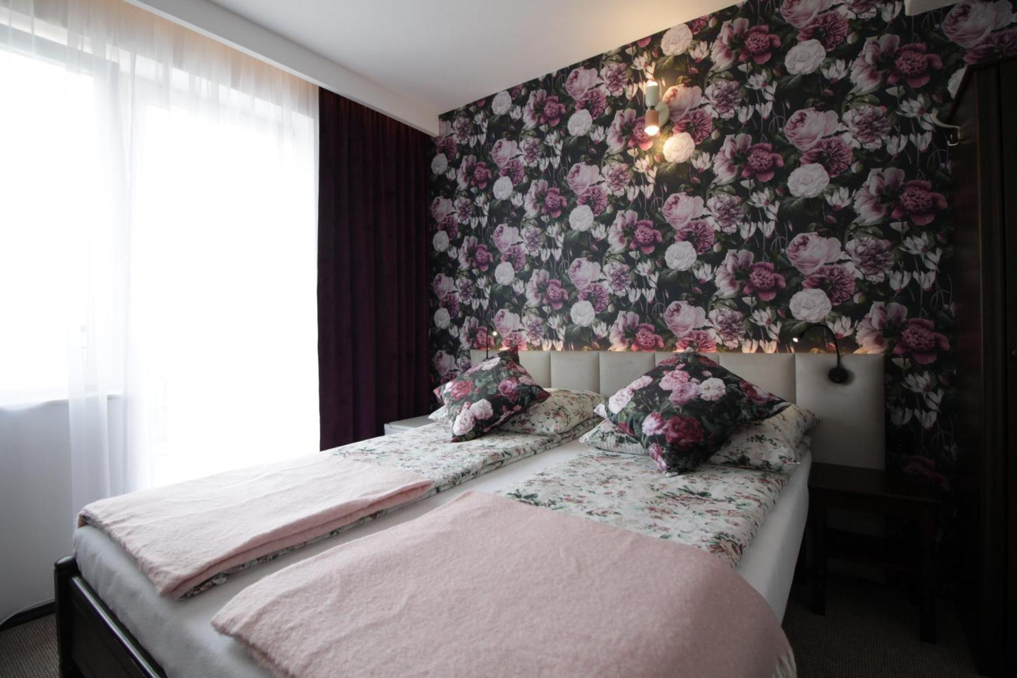 Motel Na Zbojeckiej Skawa Luaran gambar
